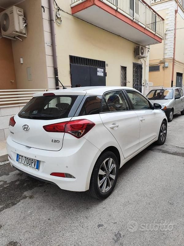 Usata Hyundai i20 Comfort 75 CV (55 kW) 2018 Bianco Utilitaria