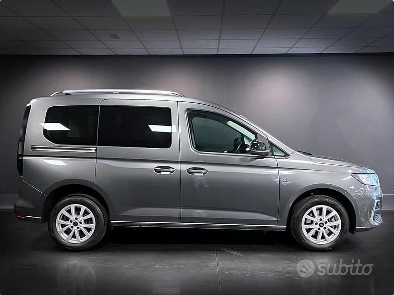 Usata Ford Tourneo Connect 122 CV (89 kW) 2023 Grigio Monovolume