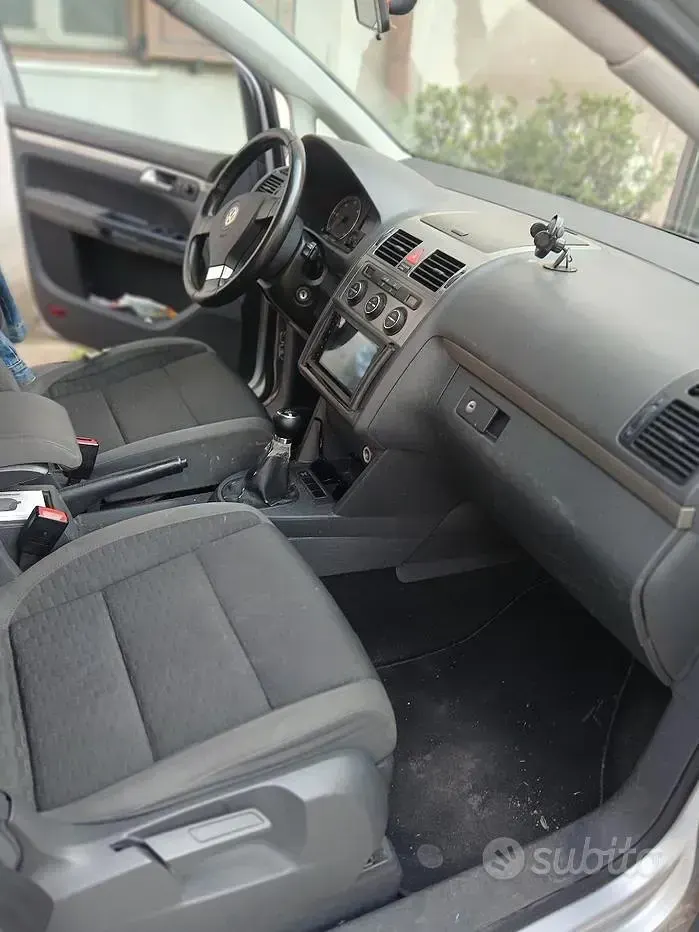 Usata VW Touran 105 CV (77 kW) 2010 Grigio Monovolume