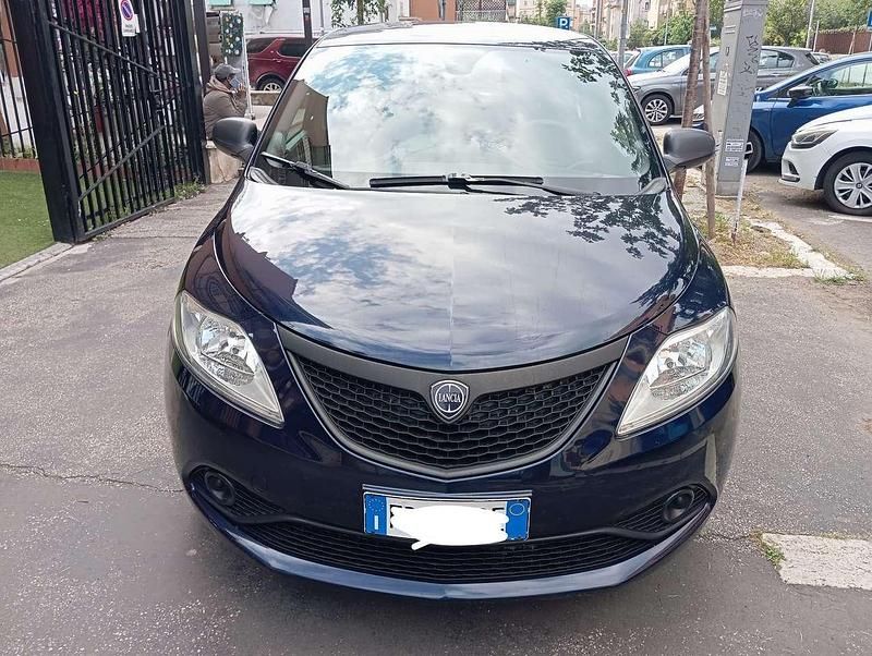 Usata Lancia Ypsilon Silver 69 CV (50 kW) 2018 Blu/azzurro Utilitaria
