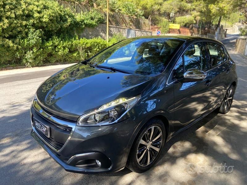Usata Peugeot 208 Allure 75 CV (55 kW) 2017 Antracite metallizzato Utilitaria