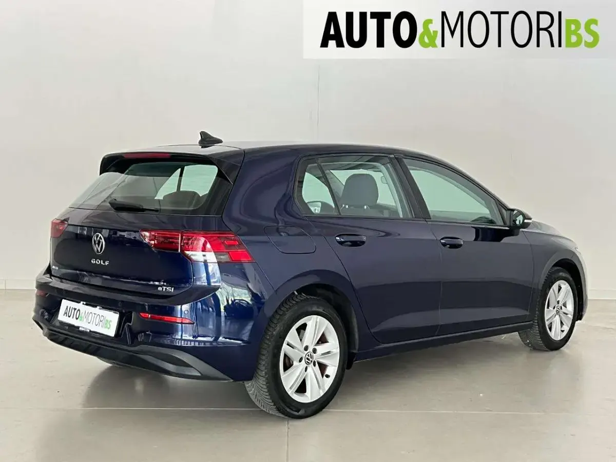 Usata VW Golf VIII Life 150 CV (110 kW) 2020 Blu Berlina