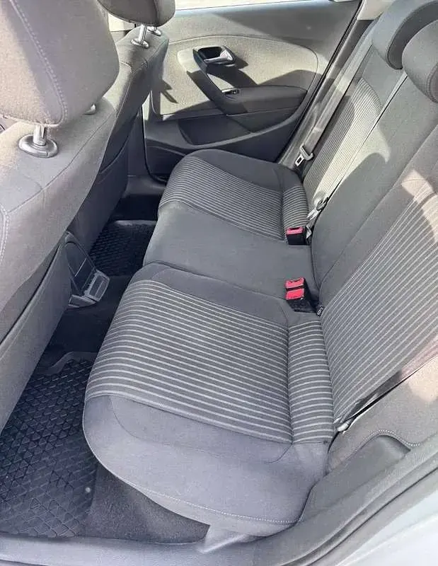 Usata VW Polo Comfortline 69 CV (50 kW) 2005 Argento Berlina