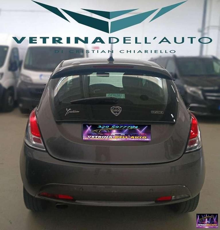 Usata Lancia Ypsilon S 69 CV (50 kW) 2022 Grigio chiaro Utilitaria