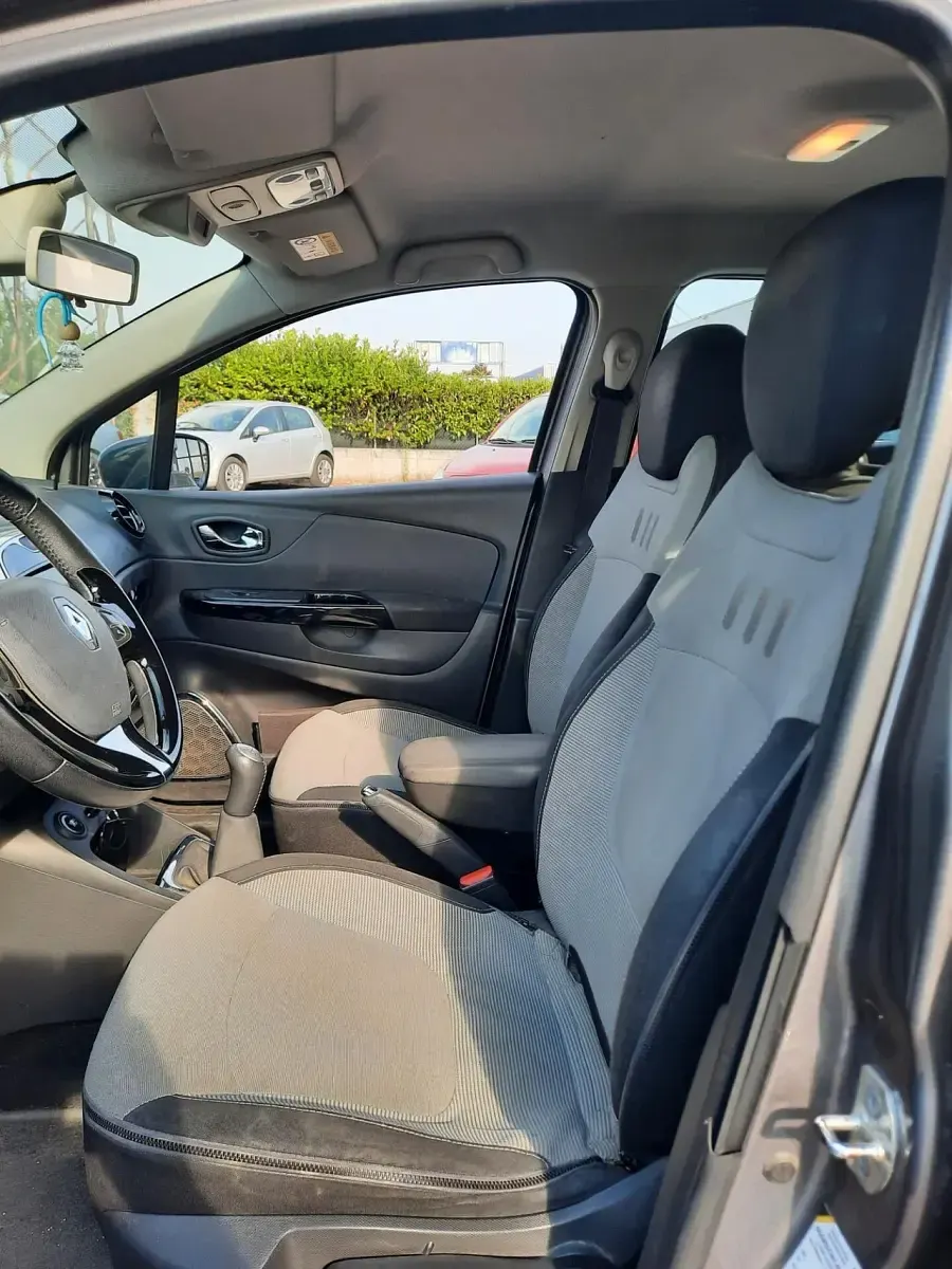Usata Renault Captur 89 CV (65 kW) 2014 Grigio SUV