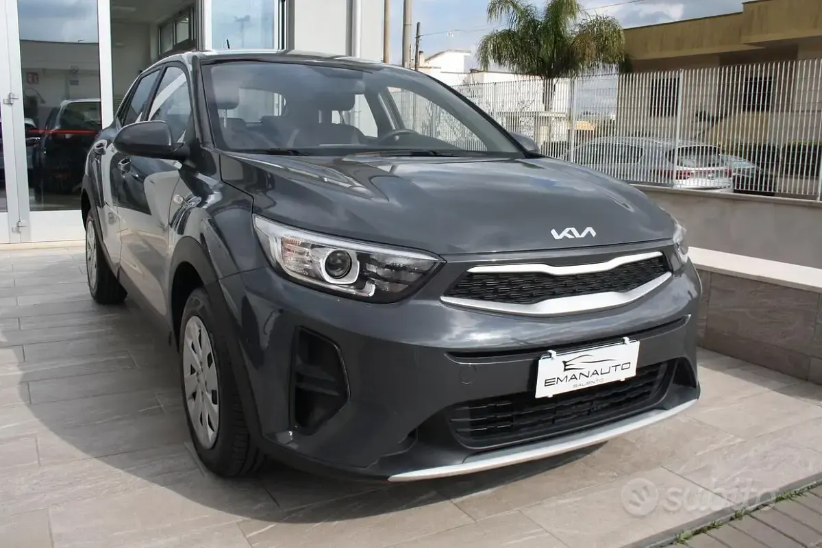 Second-hand Kia Stonic Urban 84 CP (61 kW) 2022 Gri SUV