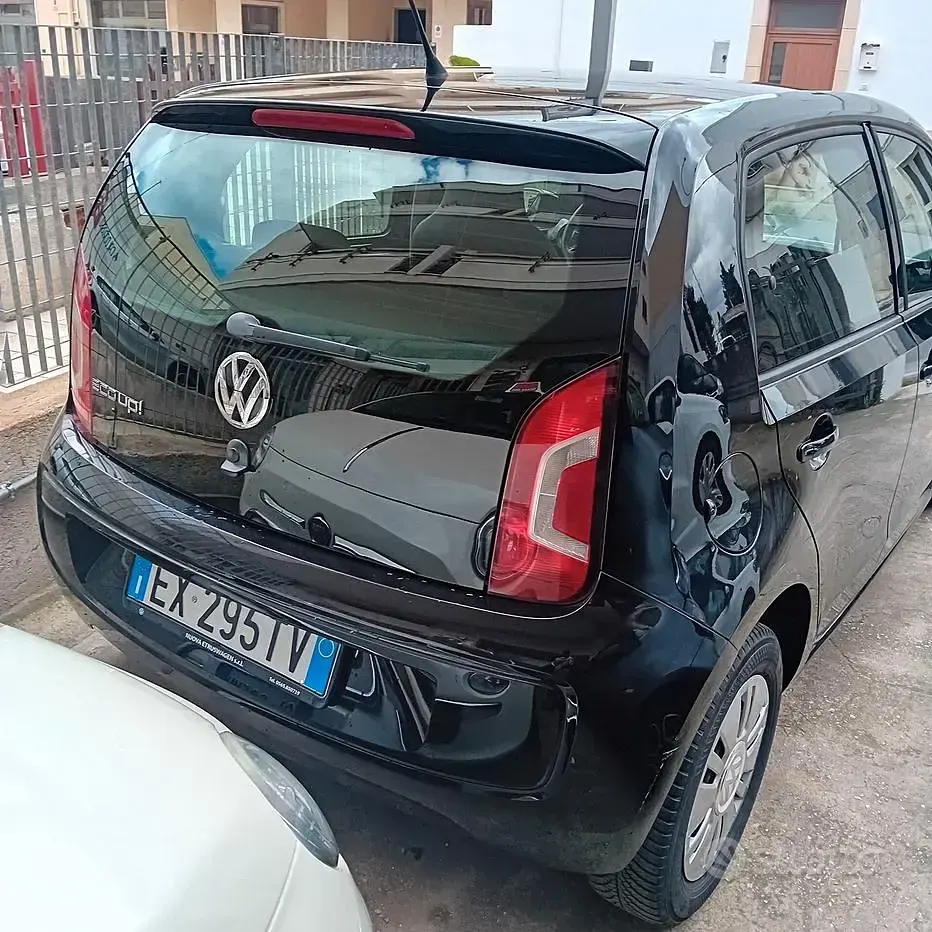 Usata VW up! Move 68 CV (50 kW) 2015 Nero Utilitaria