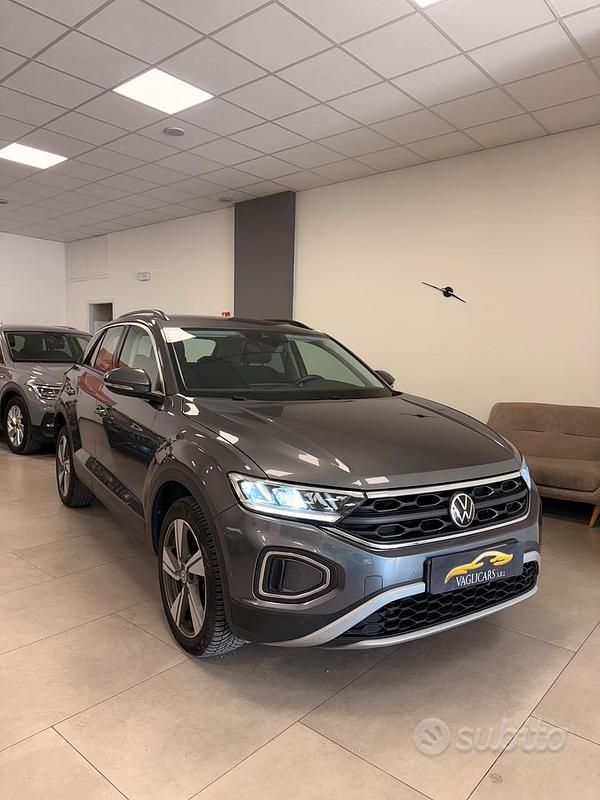 Usata VW T-Roc R-line 150 CV (110 kW) 2022 Grigio SUV