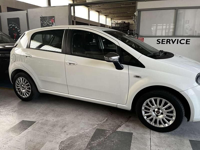Usata Fiat Punto Street 69 CV (50 kW) 2014 Bianco Utilitaria