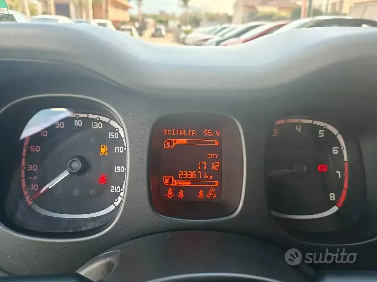 Usata Fiat Panda Easy 69 CV (50 kW) 2014 Rosso Utilitaria