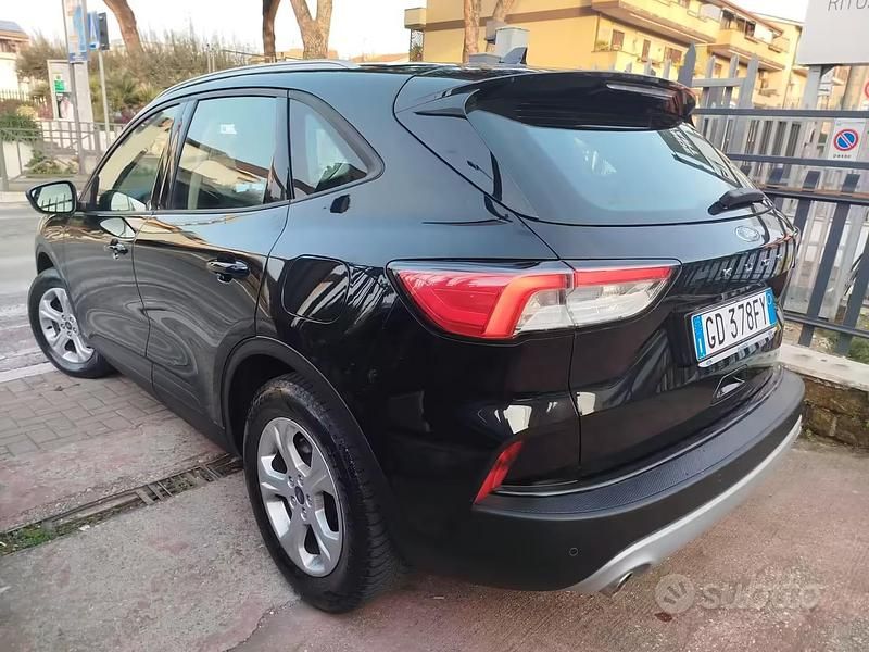 Usata Ford Kuga 120 CV (88 kW) 2021 Nero SUV