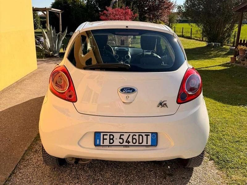 Usata Ford Ka 69 CV (50 kW) 2016 Bianco Berlina