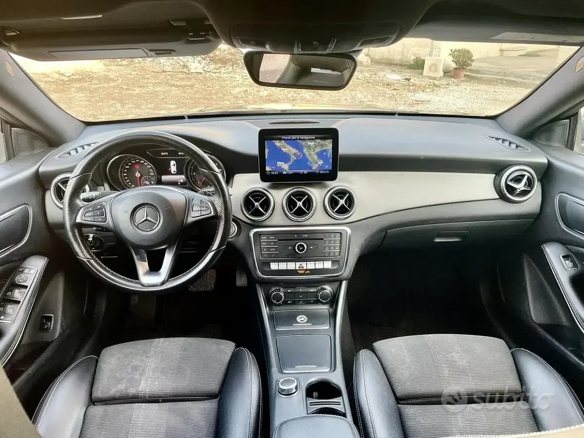 Usata Mercedes CLA200 136 CV (100 kW) 2018 Grigio Coupé