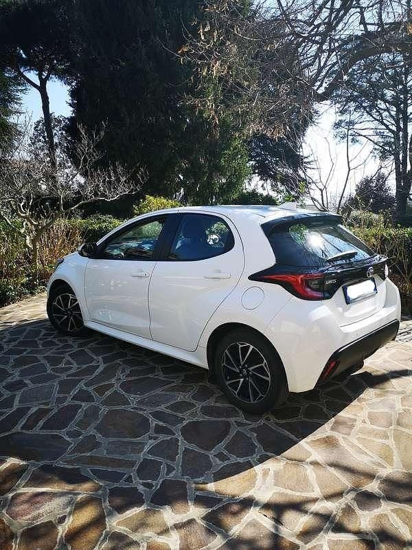 Usata Toyota Yaris Trend 72 CV (52 kW) 2022 Bianco Utilitaria