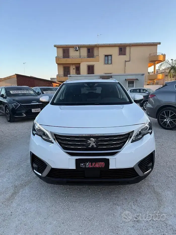 Usata Peugeot 5008 Allure 131 CV (96 kW) 2019 Bianco SUV