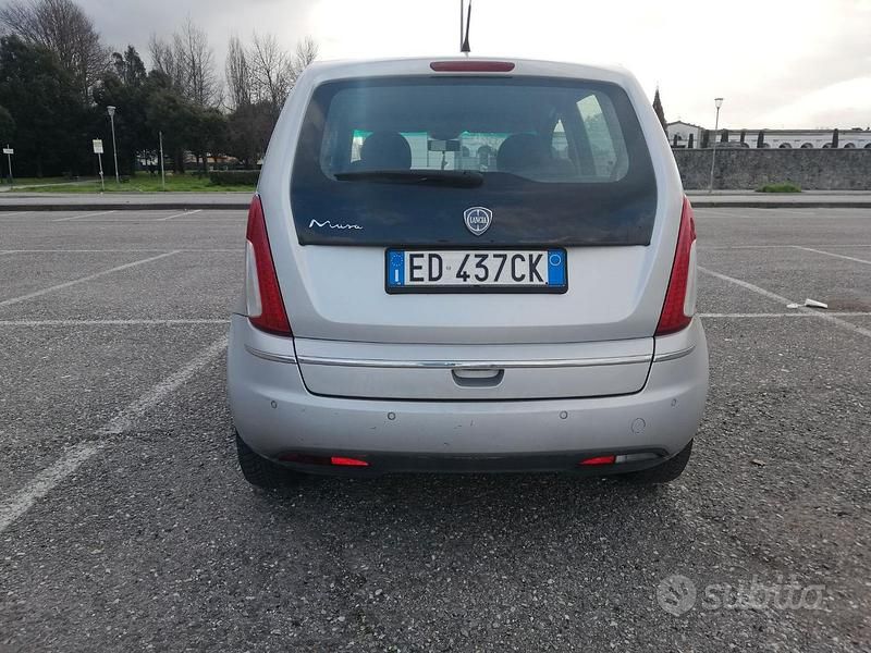 Usata Lancia Musa 90 CV (66 kW) 2010 Grigio Monovolume