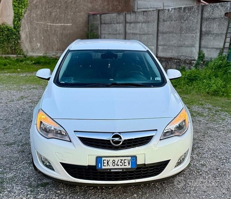 Usata Opel Astra Cosmo 95 CV (69 kW) 2011 Bianco Station wagon