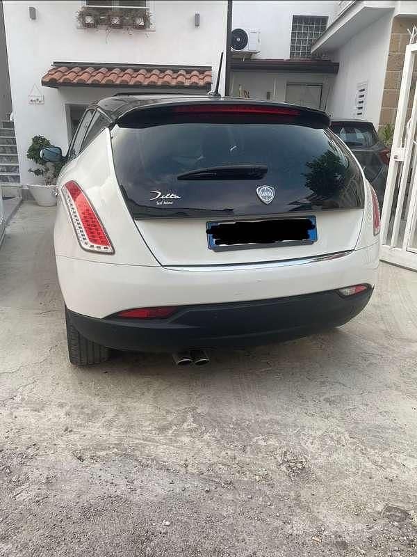 Usata Lancia Delta Gold 120 CV (88 kW) 2011 Utilitaria