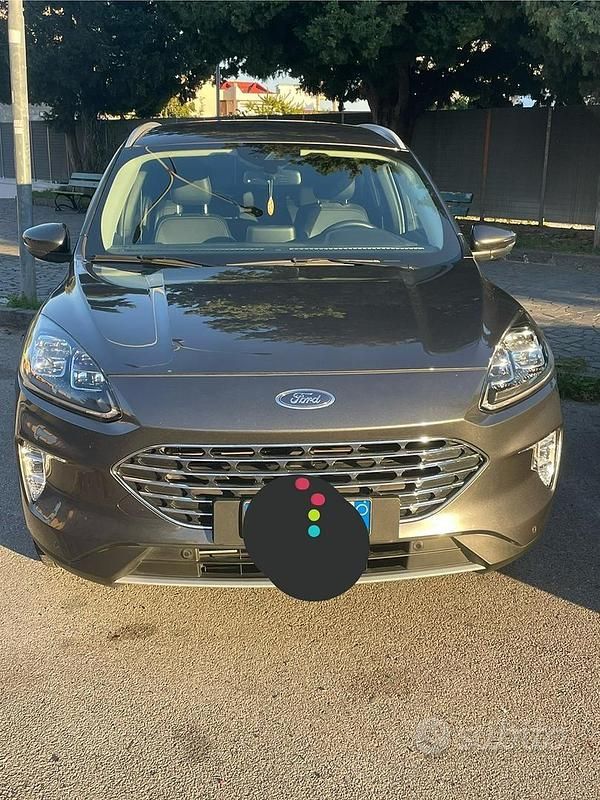 Grigio Usata 2023 Ford Kuga SUV | 20.000 € (Ottimo prezzo) - Immagine 1/4