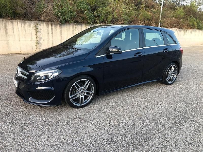 Usata Mercedes B200 Premium 136 CV (100 kW) 2018 Blu Utilitaria