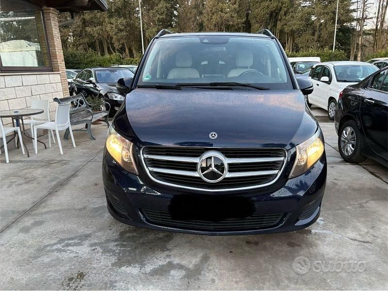 Usata Mercedes V220 Executive 163 CV (119 kW) 2019 Blu Monovolume