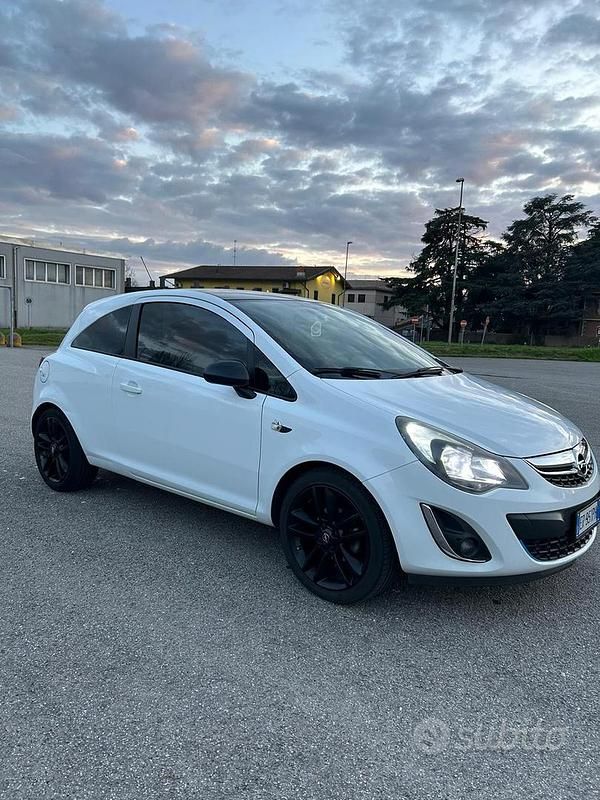 Usata Opel Corsa 120 CV (88 kW) 2013 Bianco Utilitaria
