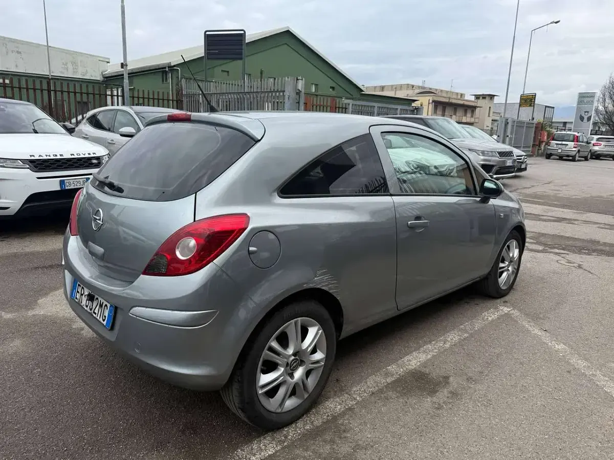 Usata Opel Corsa 86 CV (63 kW) 2013 Grigio Utilitaria