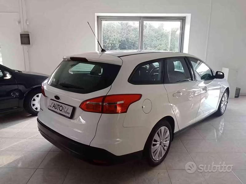 Begagnad Ford Focus 120 HK (88 kW) 2015 Vit Kombi