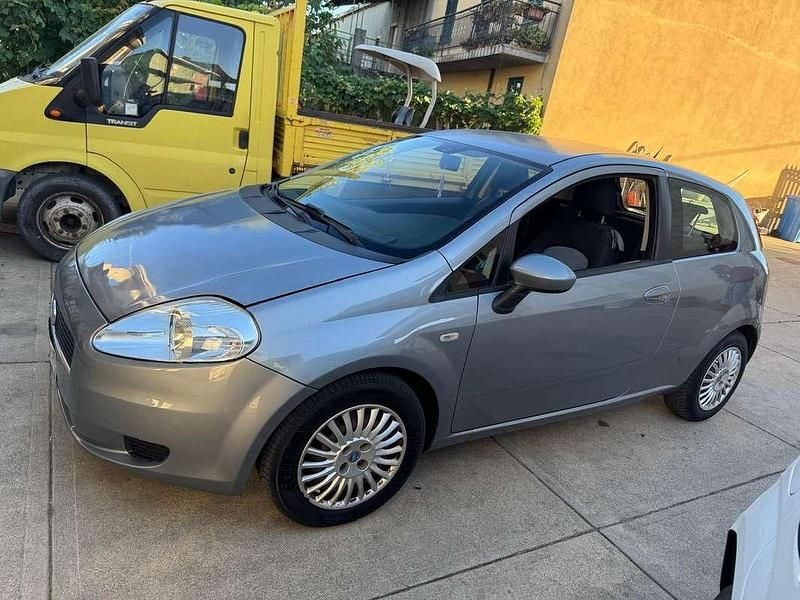 Usata Fiat Grande Punto Sport 90 CV (66 kW) 2006 Blu/azzurro Utilitaria