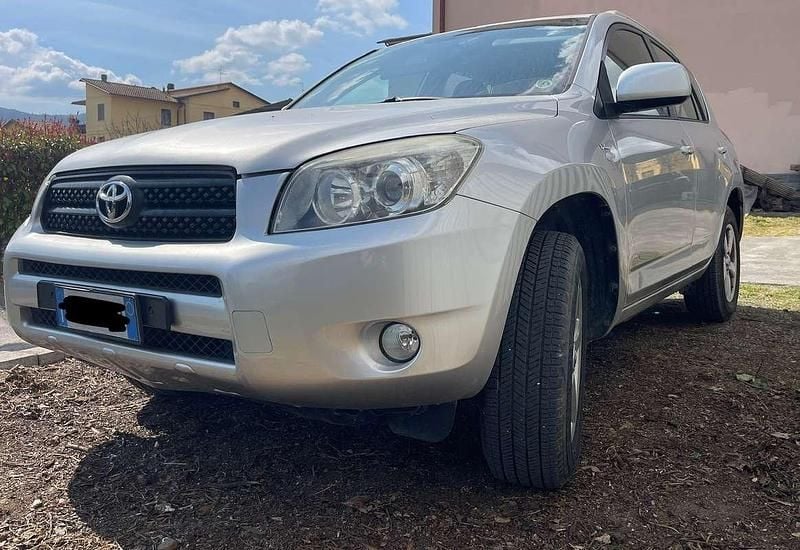 Usata Toyota RAV4 Sol 136 CV (100 kW) 2006 Argento SUV