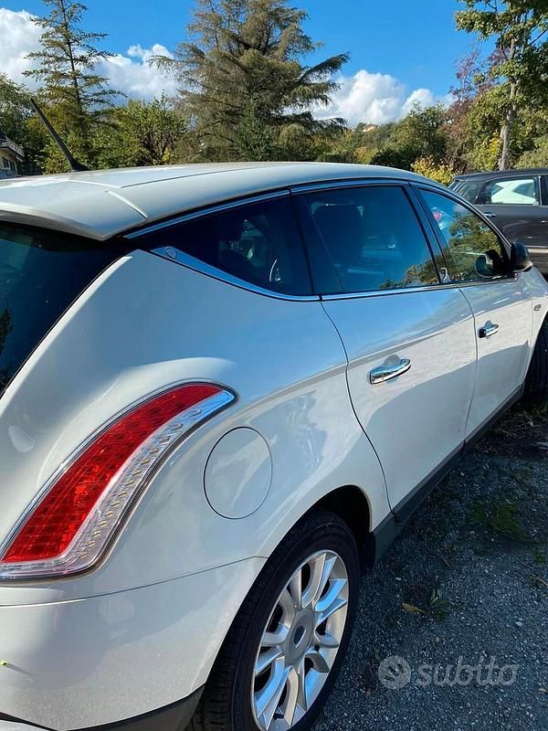 Usata Lancia Delta 120 CV (88 kW) 2011 Bianco Utilitaria