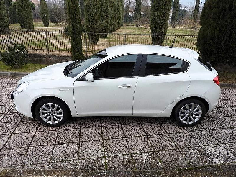 Usata Alfa Romeo Giulietta 105 CV (77 kW) 2015 Bianco Utilitaria