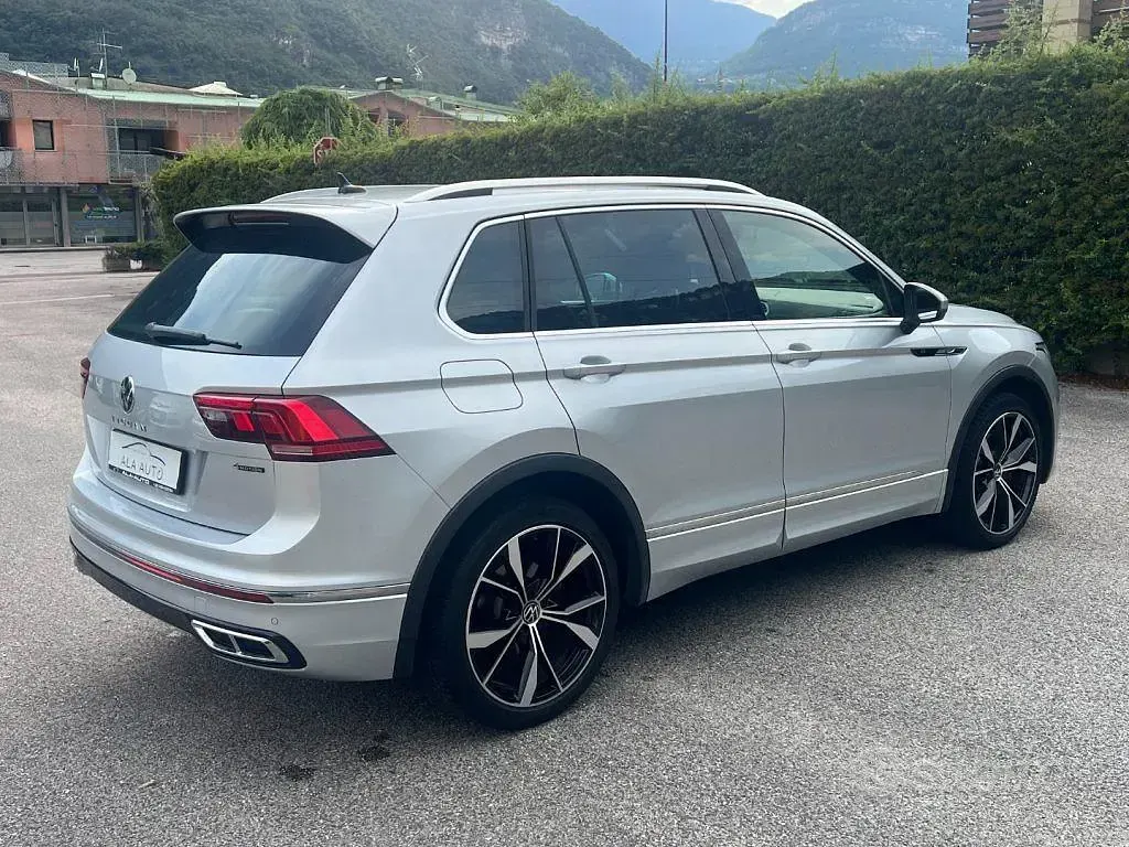 Usata VW Tiguan R-line 190 CV (139 kW) 2023 Grigio SUV