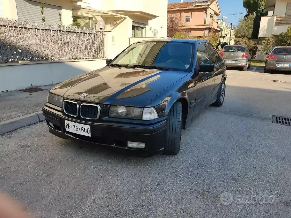 Usata BMW 318 116 CV (85 kW) 1992 Nero Berlina