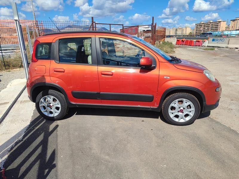 Usata Fiat Panda Trekking 74 CV (54 kW) 2014 Arancione Berlina