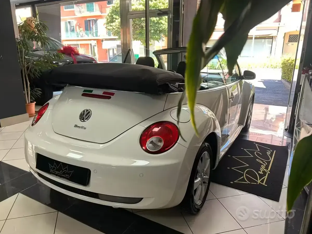Usata VW New Beetle 105 CV (77 kW) 2008 Beige Utilitaria