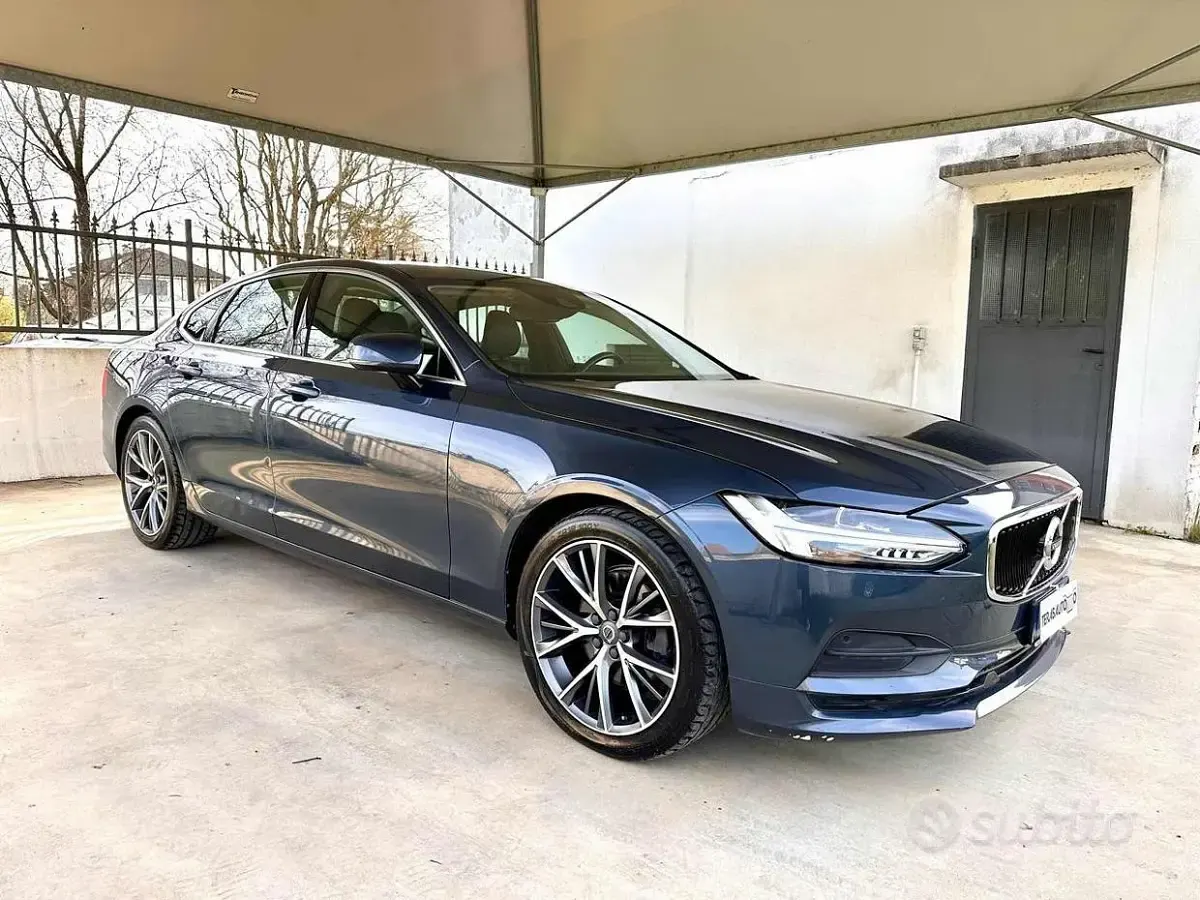 Usata Volvo S90 Momentum 150 CV (110 kW) 2018 Blu Berlina