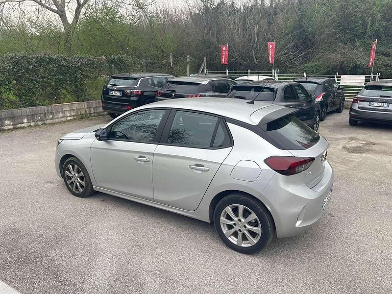 Usata Opel Corsa Edition 101 CV (74 kW) 2022 Argento Utilitaria