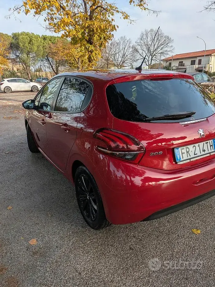 Usata Peugeot 208 Allure 83 CV (61 kW) 2018 Rosso Utilitaria