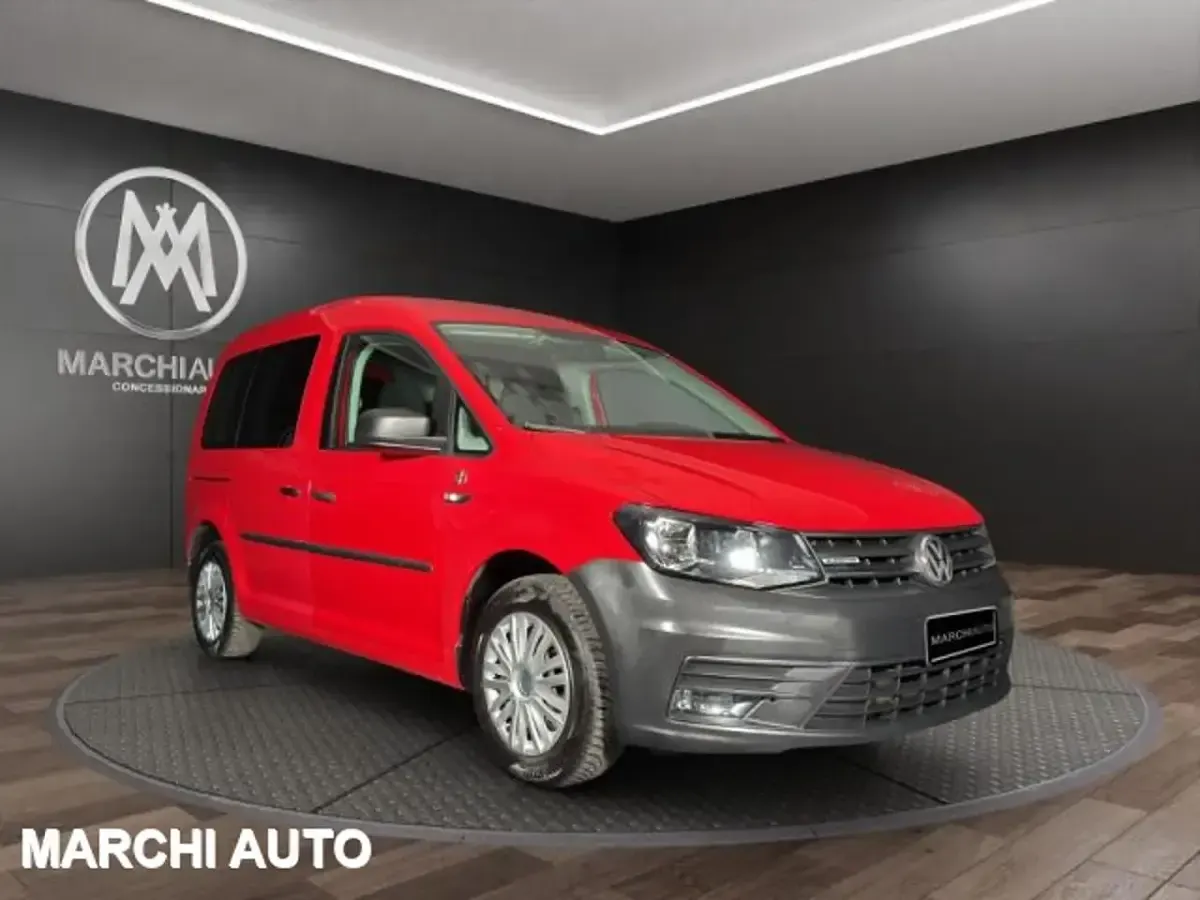 Usata VW Caddy Trendline 102 CV (75 kW) 2017 Rosso pastello Monovolume