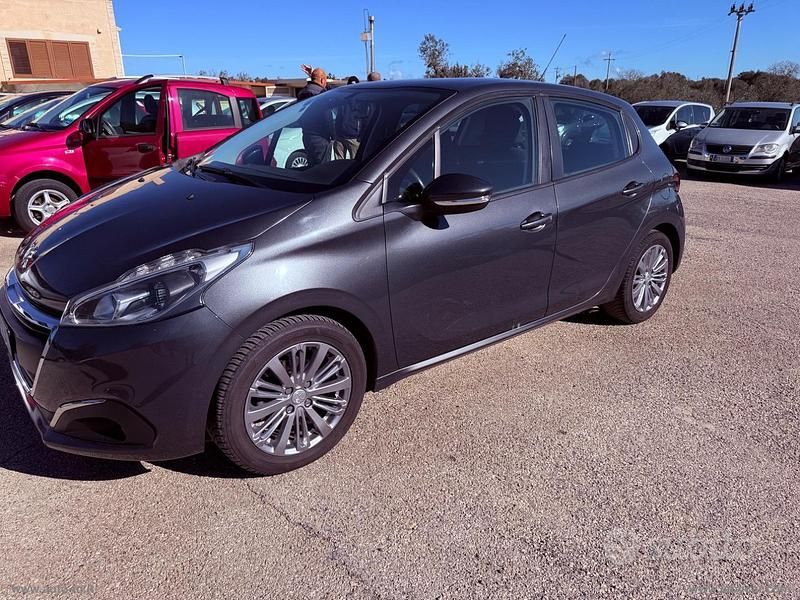Usata Peugeot 208 Allure 81 CV (59 kW) 2016 Utilitaria