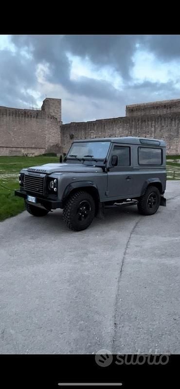 Usata Land Rover Defender 122 CV (89 kW) 2010 Grigio SUV