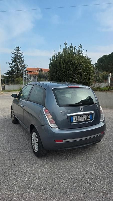 Usata Lancia Ypsilon 90 CV (66 kW) 2007 Argento Utilitaria