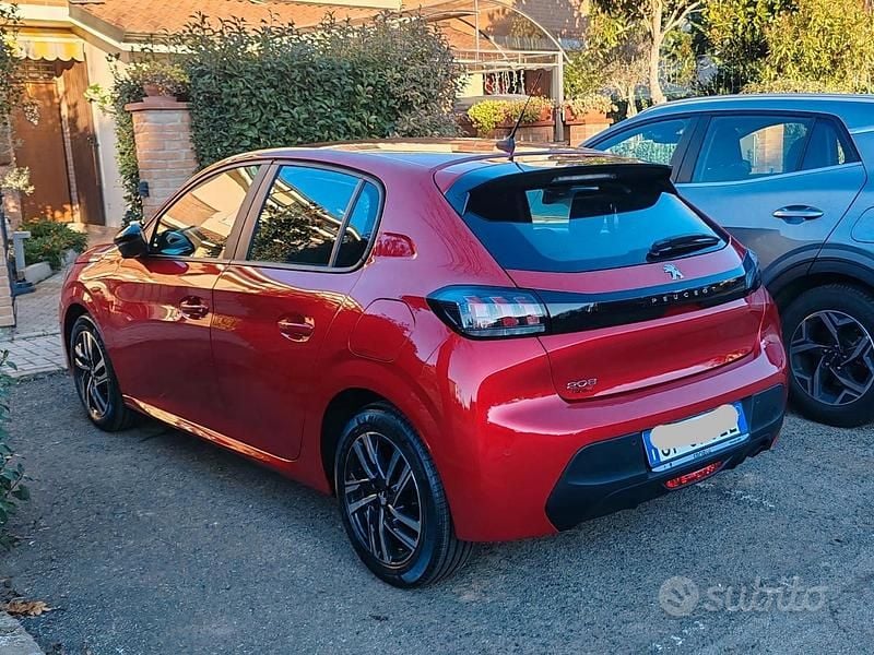 Usata Peugeot 208 75 CV (55 kW) 2023 Rosso Utilitaria
