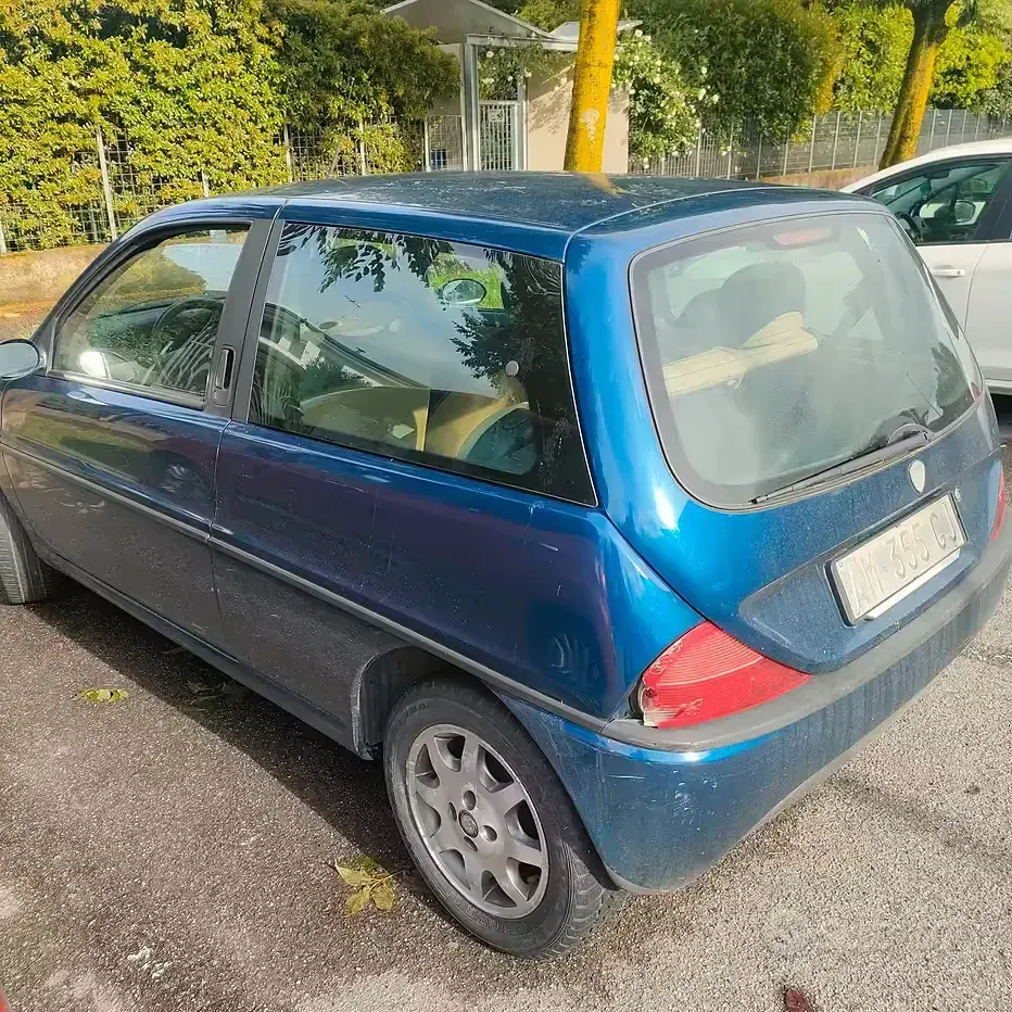 Usata Lancia Ypsilon 80 CV (58 kW) 1996 Blu Utilitaria