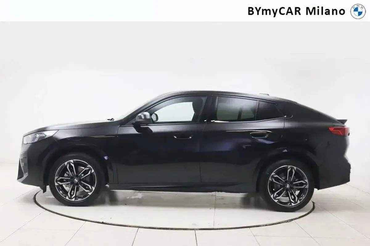 Usata BMW iX2 M Sport 150 kW (204 CV) 2026 Black sapphire metallizzato SUV
