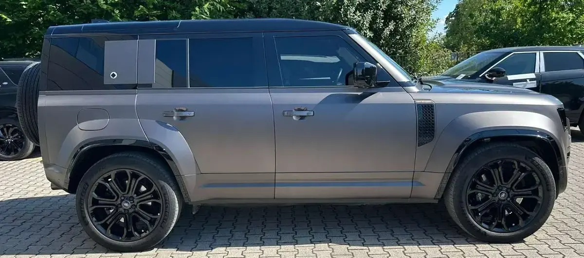 Usata Land Rover Defender 635 CV (467 kW) 2025 Grigio SUV