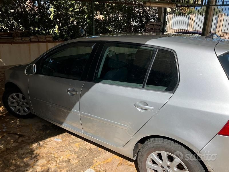 Usata VW Golf IV 105 CV (77 kW) 2004 Grigio Berlina