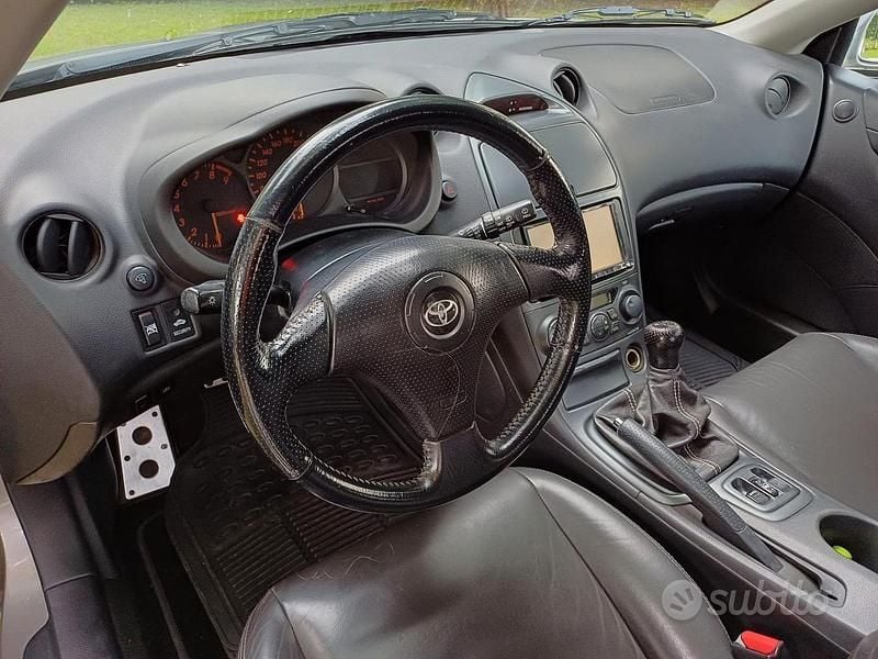 Usata Toyota Celica 192 CV (141 kW) 2003 Grigio Coupé