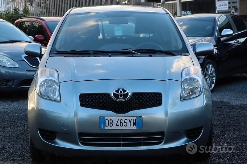 Usata Toyota Yaris 89 CV (65 kW) 2006 Grigio Berlina